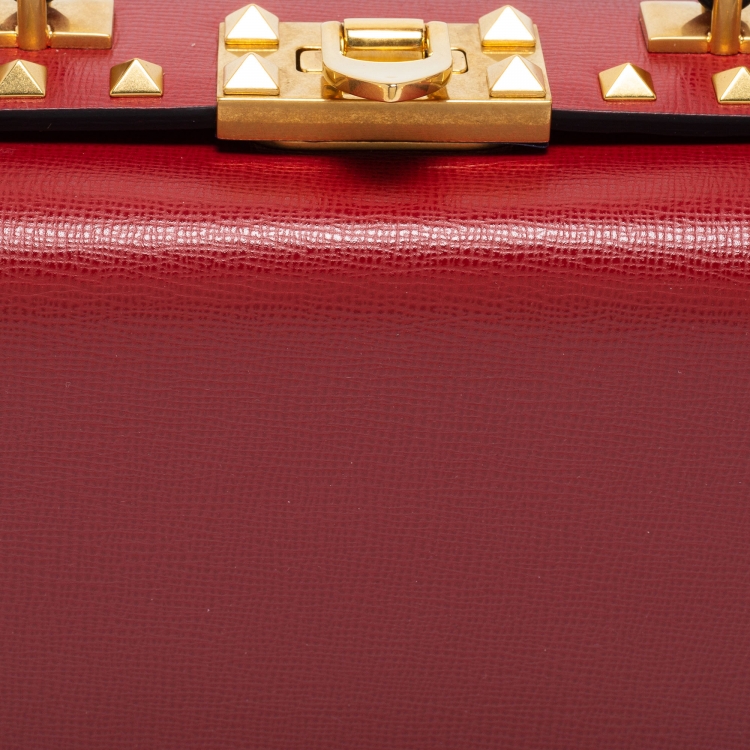 مملوكة مسبقًا Valentino Red Leather Rockstud Alcove Top Handle Bag