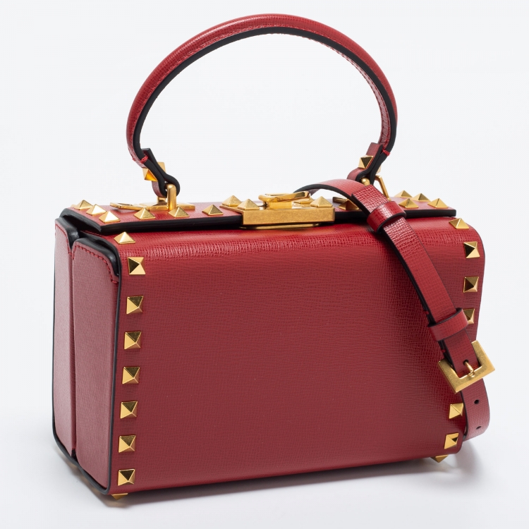 مملوكة مسبقًا Valentino Red Leather Rockstud Alcove Top Handle Bag