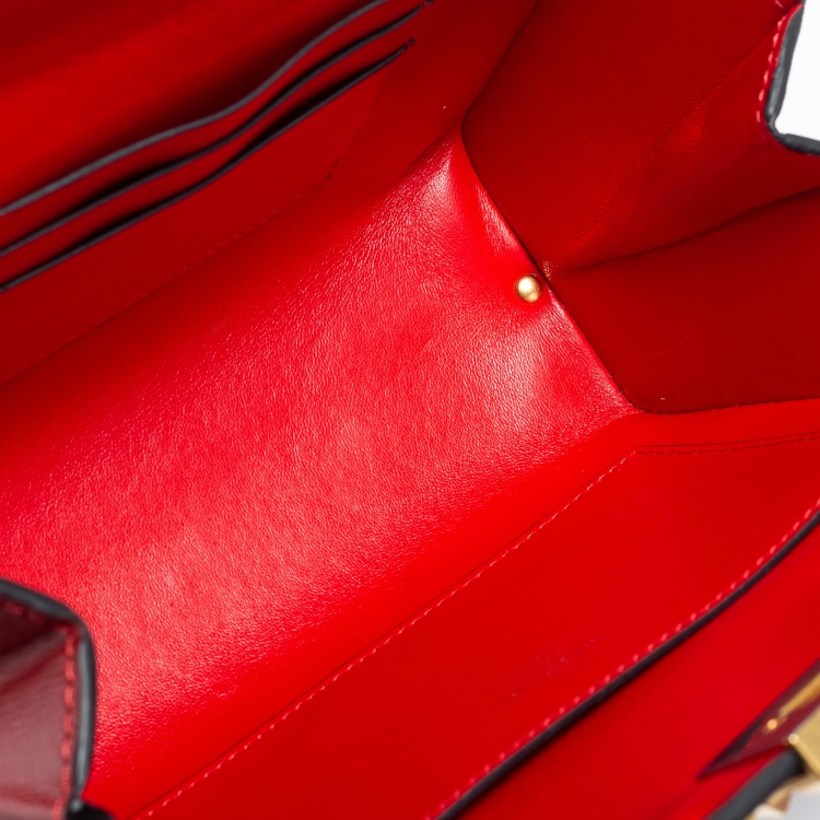 مملوكة مسبقًا Valentino Red Leather Rockstud Alcove Top Handle Bag