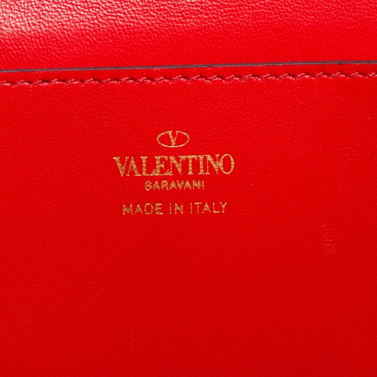 مملوكة مسبقًا Valentino Red Leather Rockstud Alcove Top Handle Bag