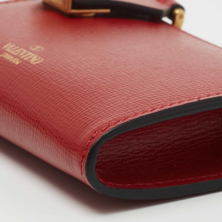 Pre Owned Valentino Red Leather Rockstud Twist Lock Zip Wallet 