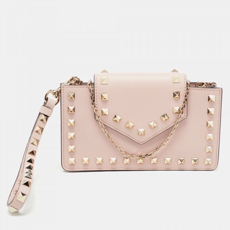 Valentino rockstud clutch pink hot sale