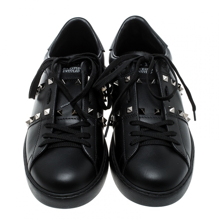 مملوكة مسبقًا Valentino Black Leather Rockstud Untitled Low Top Sneakers Size 40