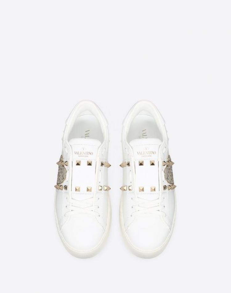 Pre Owned Valentino White Heart Embroidered Leather Rockstud Untitled Sneakers Size 38.5