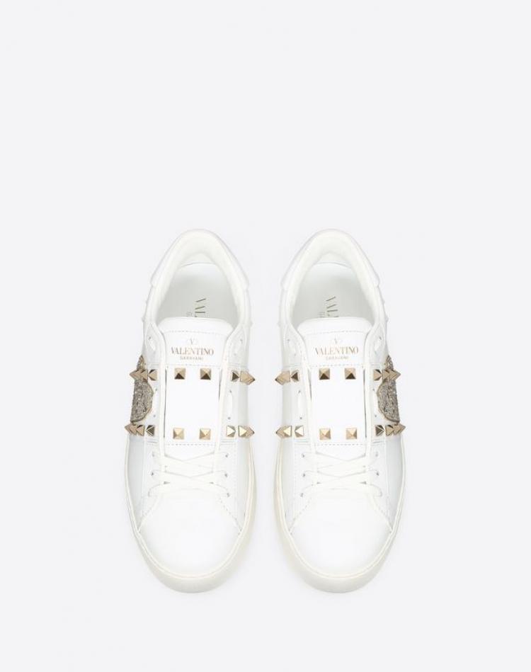 Pre Owned Valentino White Heart Embroidered Leather Rockstud Untitled Sneakers Size 38