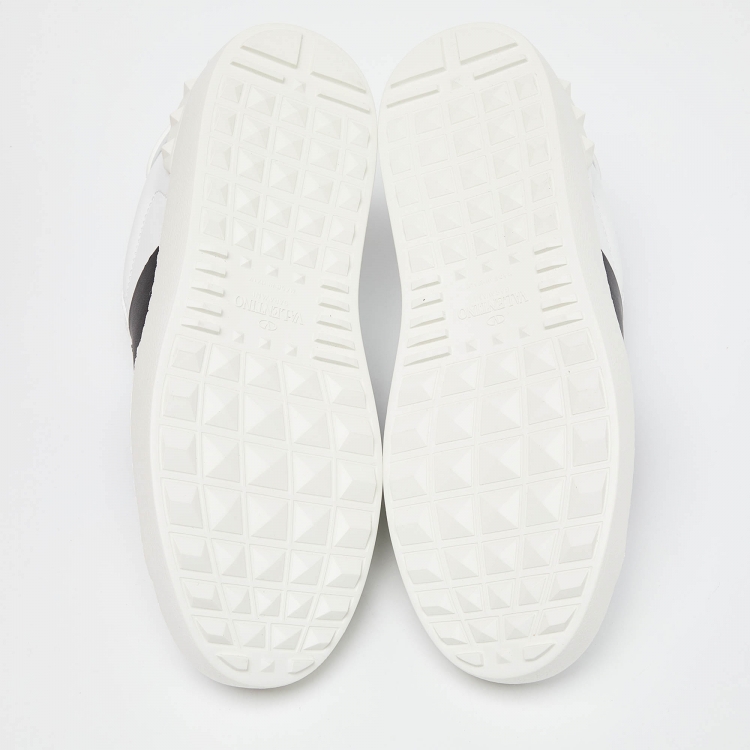 مملوكة مسبقًا Valentino White/Black Leather Open Rockstud Low Top Sneakers Size 37.5