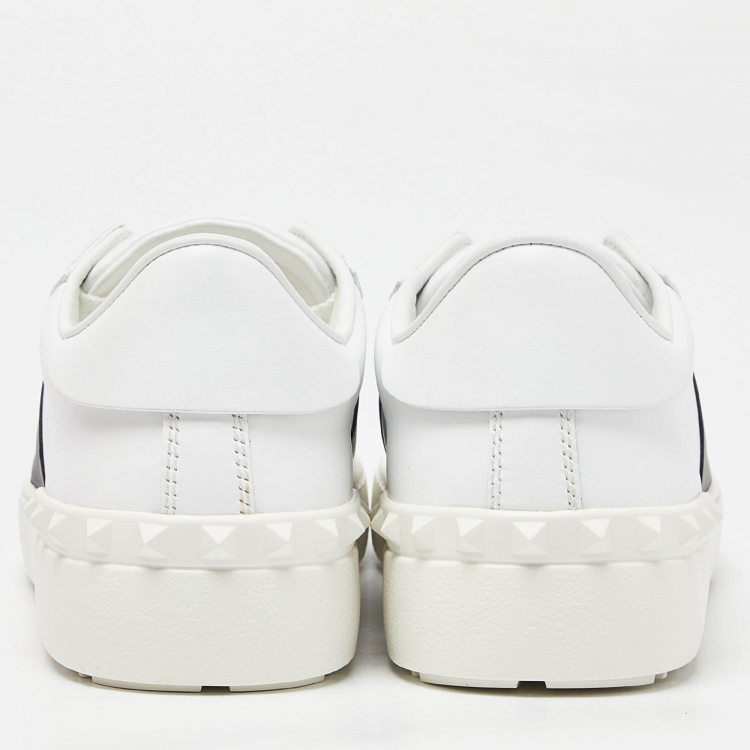 مملوكة مسبقًا Valentino White/Black Leather Open Rockstud Low Top Sneakers Size 37.5