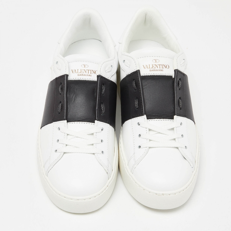 مملوكة مسبقًا Valentino White/Black Leather Open Rockstud Low Top Sneakers Size 37.5