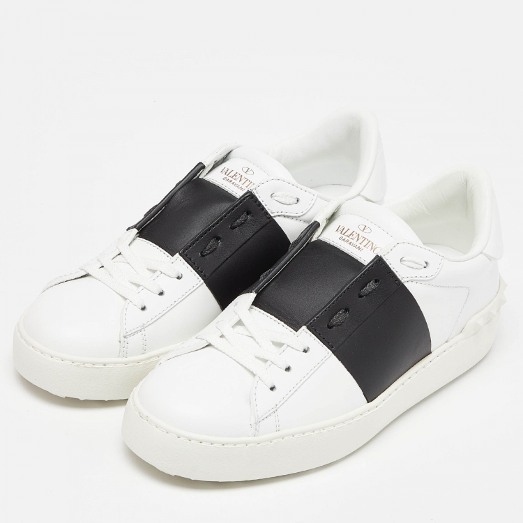 مملوكة مسبقًا Valentino White/Black Leather Open Rockstud Low Top Sneakers Size 37.5