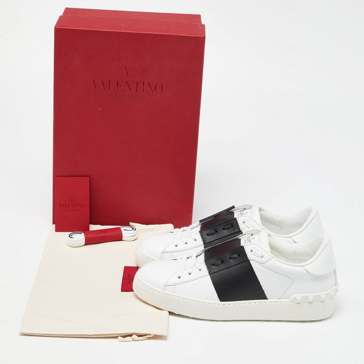مملوكة مسبقًا Valentino White/Black Leather Open Rockstud Low Top Sneakers Size 37.5