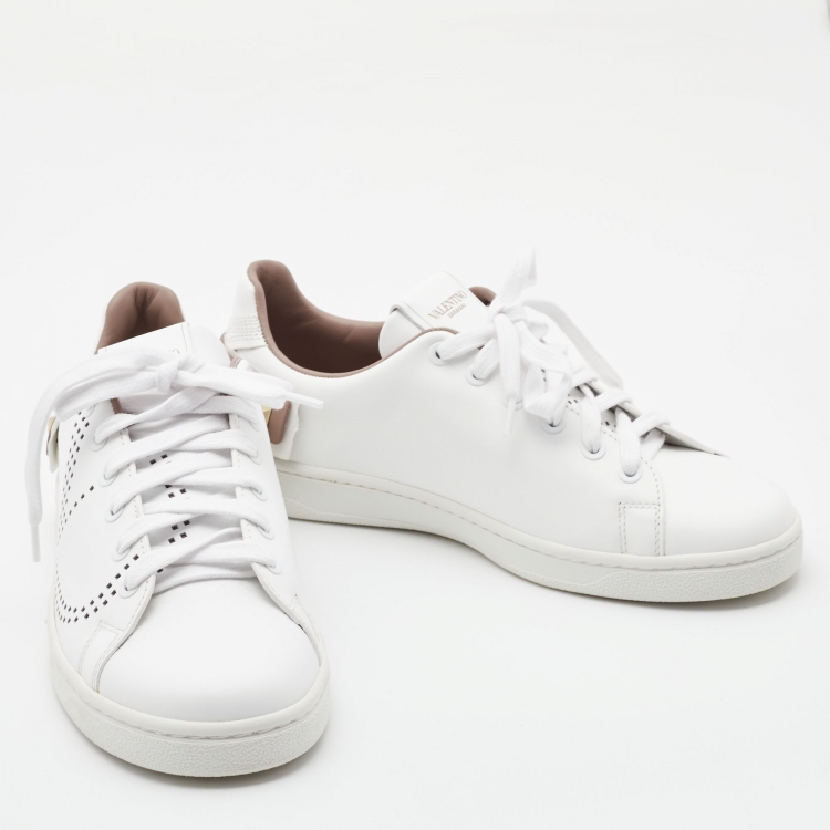 مملوكة مسبقًا Valentino White/Beige Leather Perforated V Backnet Sneakers Size 37