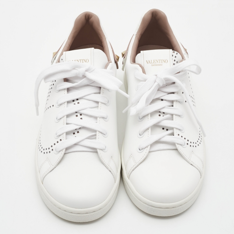 مملوكة مسبقًا Valentino White/Beige Leather Perforated V Backnet Sneakers Size 37