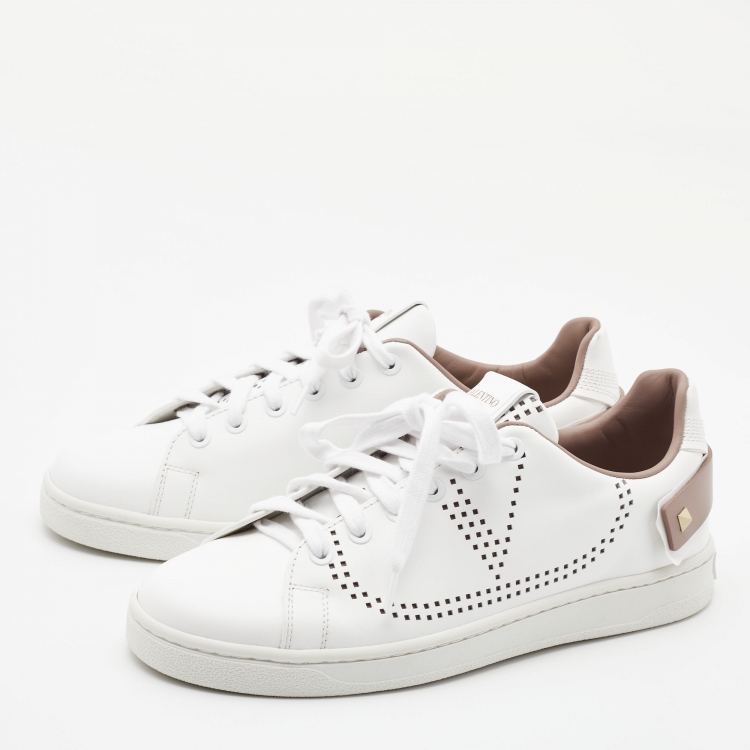 مملوكة مسبقًا Valentino White/Beige Leather Perforated V Backnet Sneakers Size 37