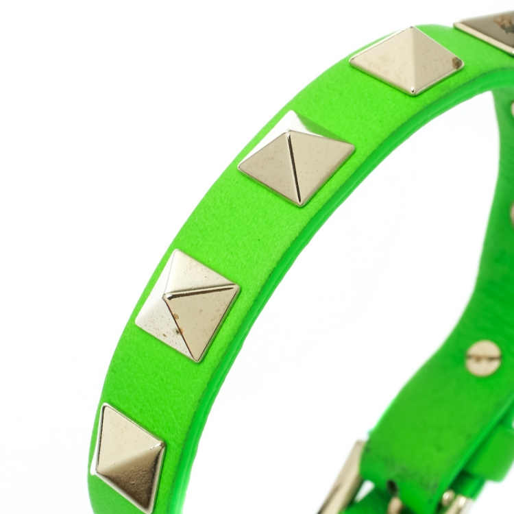 Pre Owned Valentino Rockstud Green Leather Gold Tone Bracelet