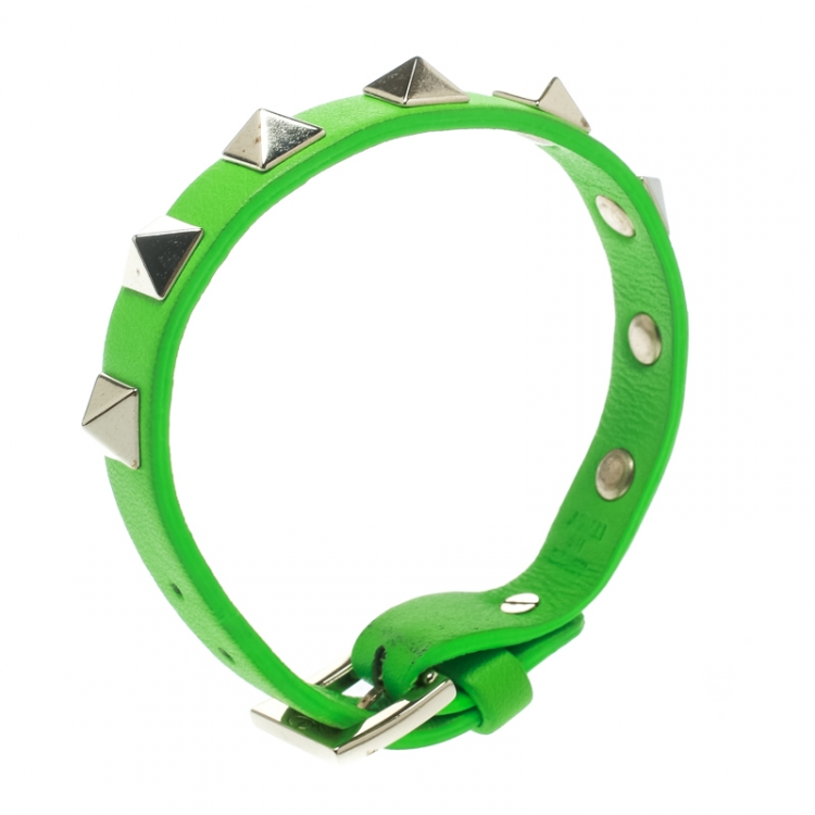 Pre Owned Valentino Rockstud Green Leather Gold Tone Bracelet