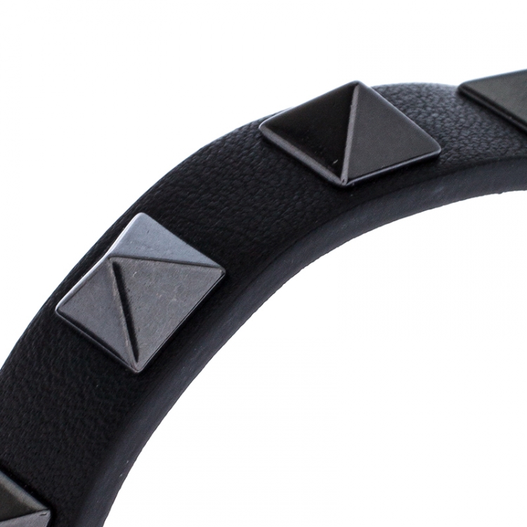Pre Owned Valentino Rockstud Black Leather Gunmetal Tone Bracelet