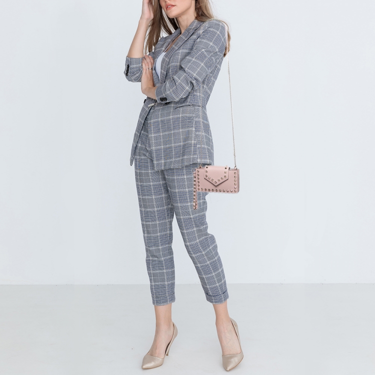 Pre Owned Valentino Light Pink Leather Rockstud Flap Phone Case with Chain