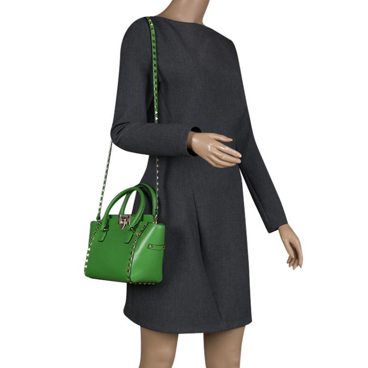 مملوكة مسبقًا Valentino Green Leather Mini Rockstud Shopper Tote