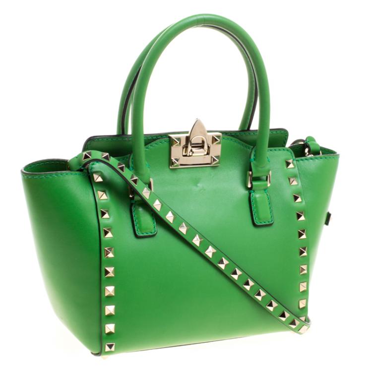 مملوكة مسبقًا Valentino Green Leather Mini Rockstud Shopper Tote