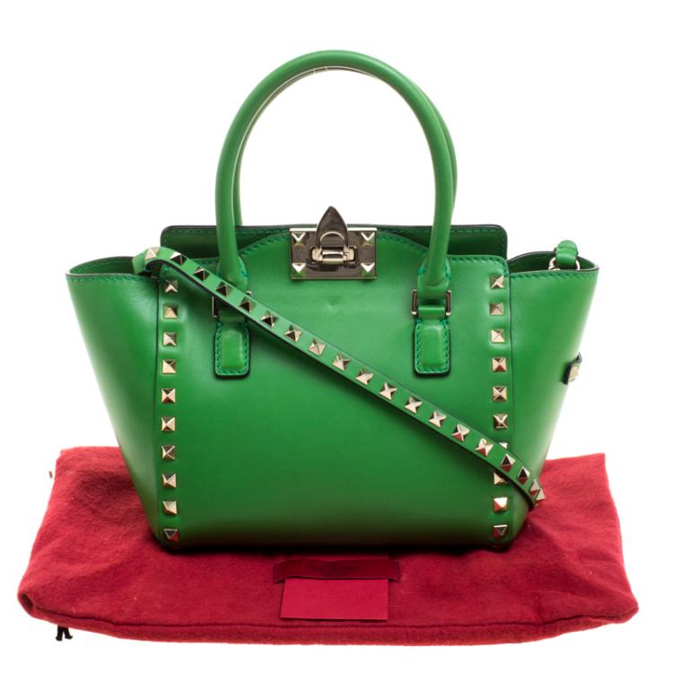 مملوكة مسبقًا Valentino Green Leather Mini Rockstud Shopper Tote