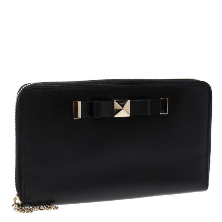 Pre Owned Valentino Black Leather Rockstud Zip Around Wallet