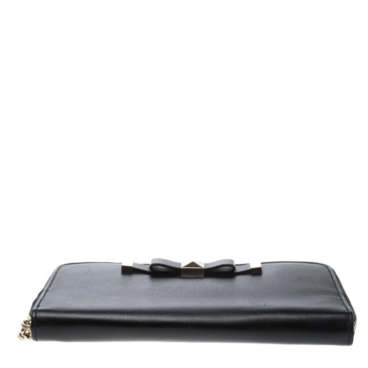 Pre Owned Valentino Black Leather Rockstud Zip Around Wallet