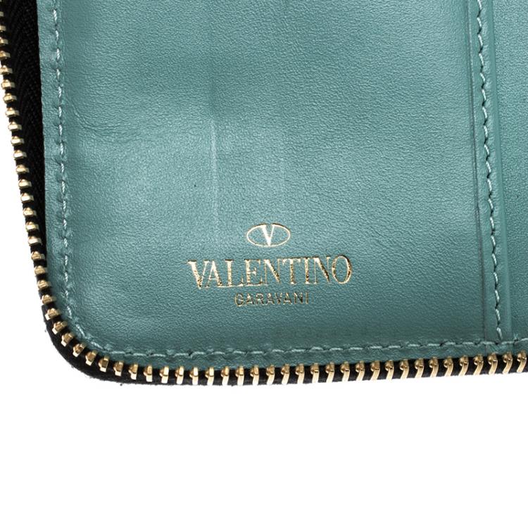 Pre Owned Valentino Black Leather Rockstud Zip Around Wallet