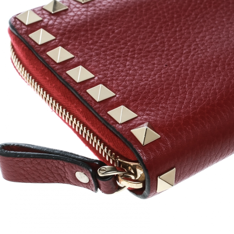 Pre Owned Valentino Red Leather Rockstud Zip Around Wallet