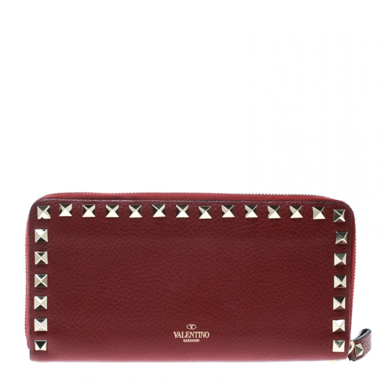 Pre Owned Valentino Red Leather Rockstud Zip Around Wallet