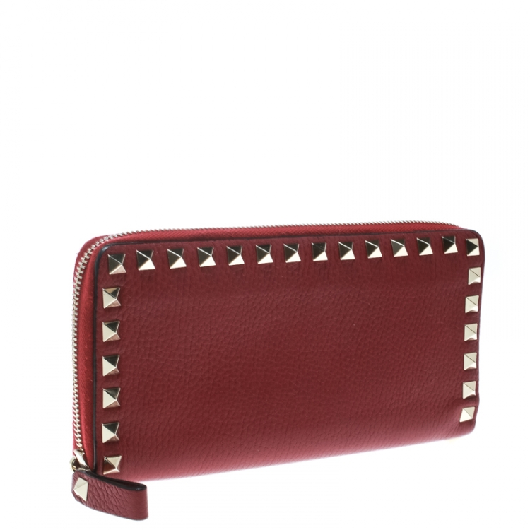 Pre Owned Valentino Red Leather Rockstud Zip Around Wallet