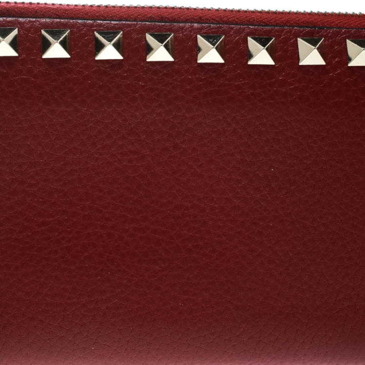 Pre Owned Valentino Red Leather Rockstud Zip Around Wallet