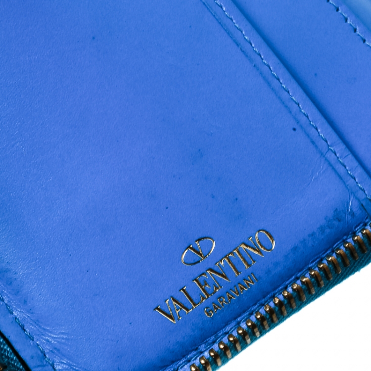Pre Owned Valentino Blue Leather Rockstud Zip Around Wallet