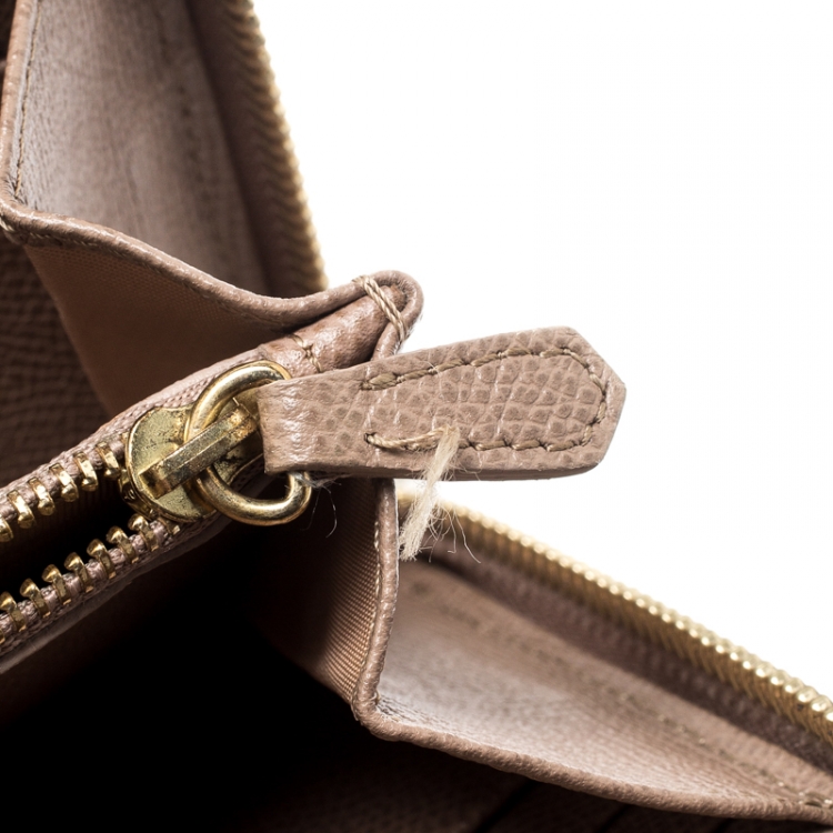 Pre Owned Valentino Beige Leather Zip Around Wallet