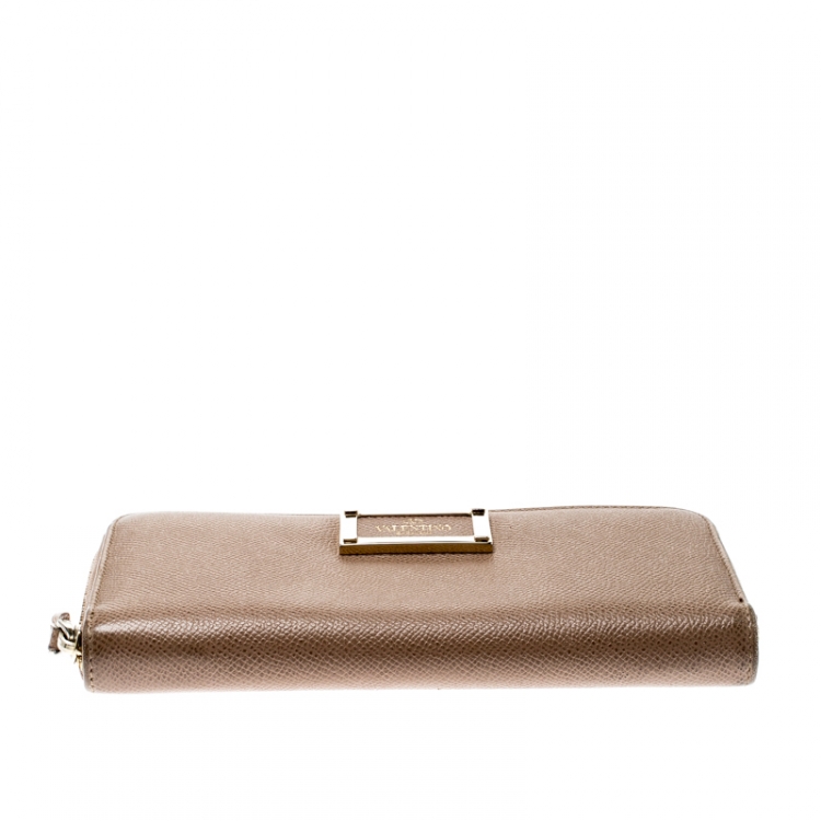 Pre Owned Valentino Beige Leather Zip Around Wallet