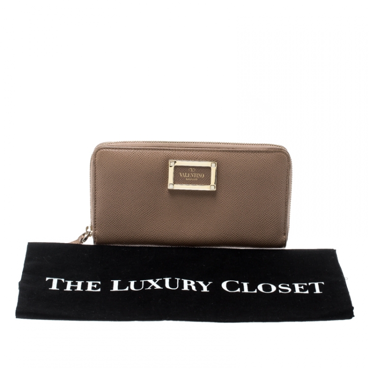 Pre Owned Valentino Beige Leather Zip Around Wallet