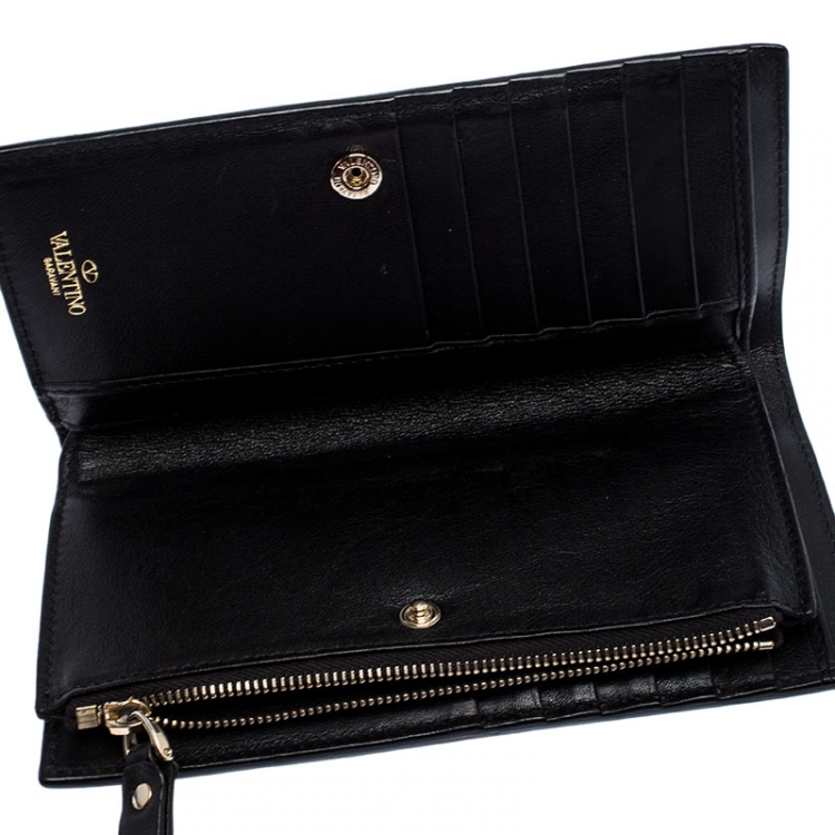 Pre Owned Valentino Black Leather Rockstud Continental Wallet
