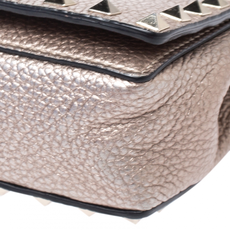 Pre Owned Valentino Metallic Beige Leather Rockstud Chain Clutch Bag