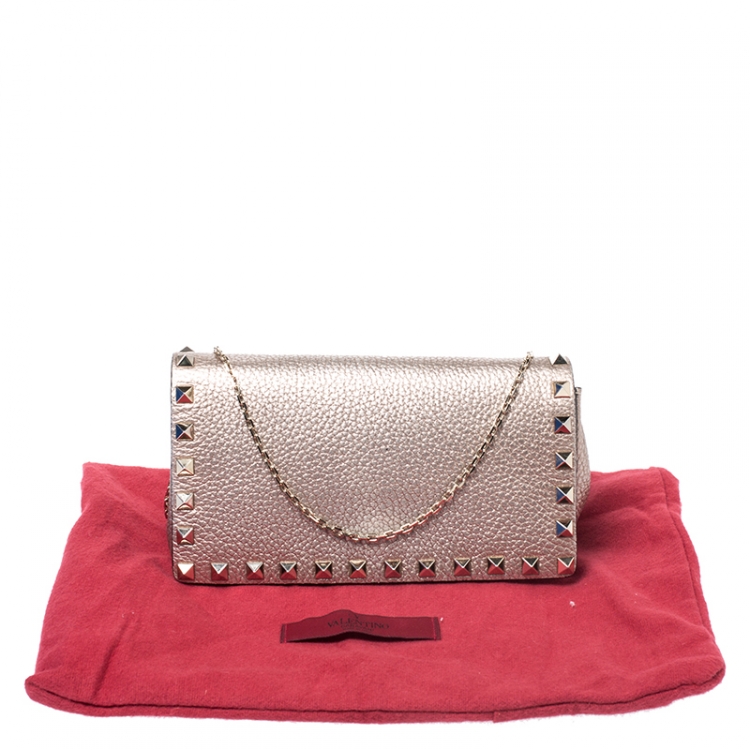 Pre Owned Valentino Metallic Beige Leather Rockstud Chain Clutch Bag