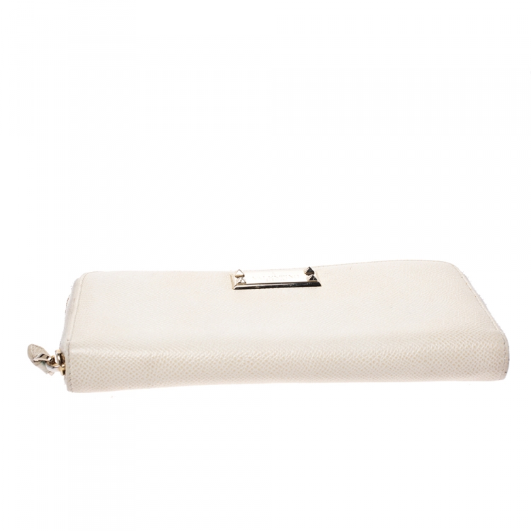 Pre Owned Valentino Off White Leather Zip Around Continental Wallet