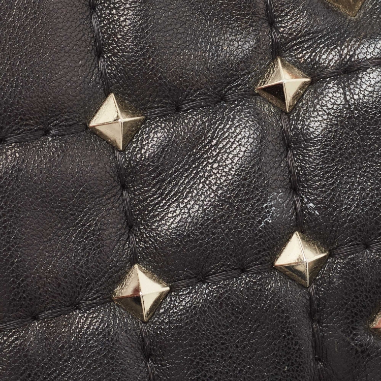مملوكة مسبقًا Valentino Black Quilted Leather Small Rockstud Spike Chain Top Handle Bag