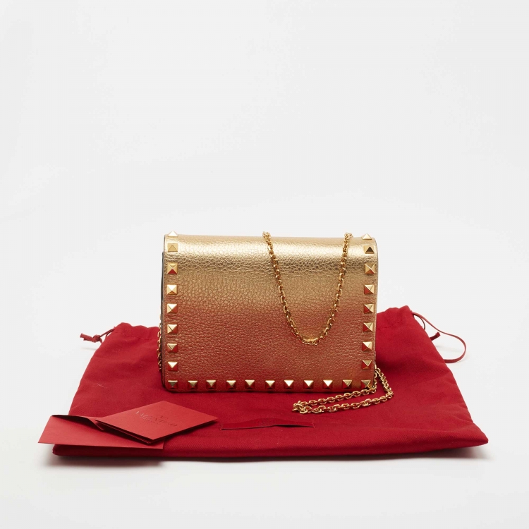 Pre Owned Valentino Gold Leather Rockstud Chain Clutch