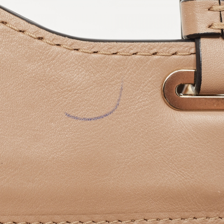 مملوكة مسبقًا Valentino Beige Leather Medium Rockstud Trapeze Tote