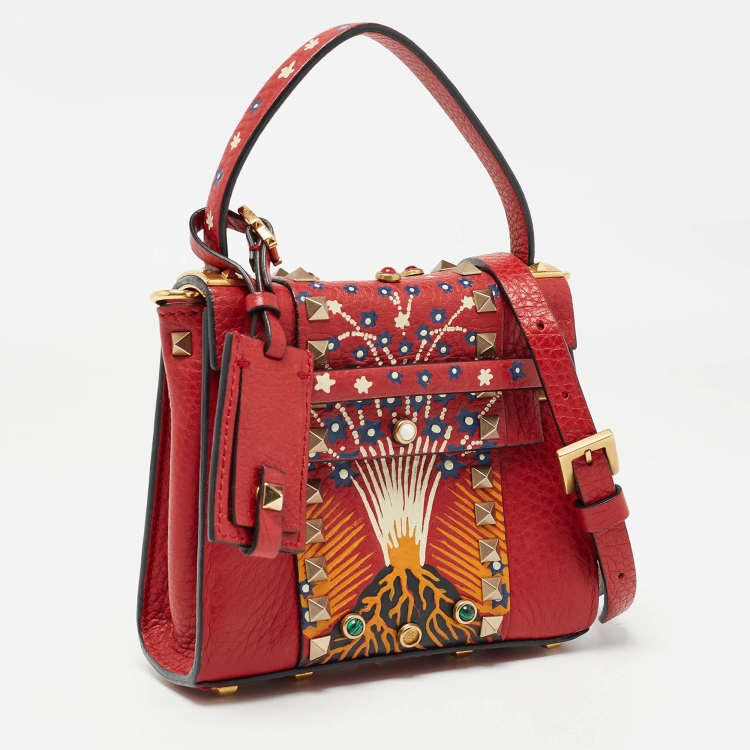 مملوكة مسبقًا Valentino Red Leather Enchanted Wonderland Micro My Rockstud Top Handle Bag 