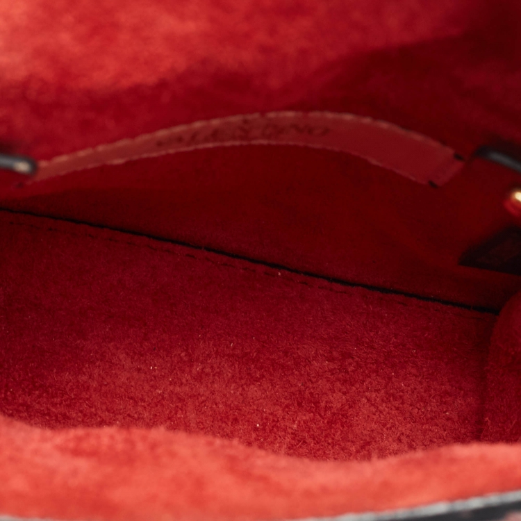 مملوكة مسبقًا Valentino Red Leather Enchanted Wonderland Micro My Rockstud Top Handle Bag 