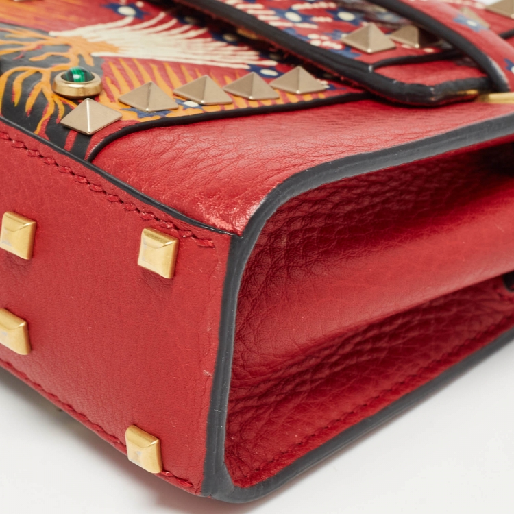 مملوكة مسبقًا Valentino Red Leather Enchanted Wonderland Micro My Rockstud Top Handle Bag 
