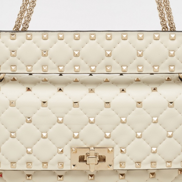 Pre Owned Valentino Off White Quilted Leather Medium Rockstud Spike Top Handle Bag