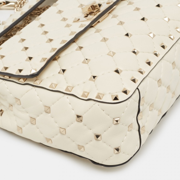 Pre Owned Valentino Off White Quilted Leather Medium Rockstud Spike Top Handle Bag