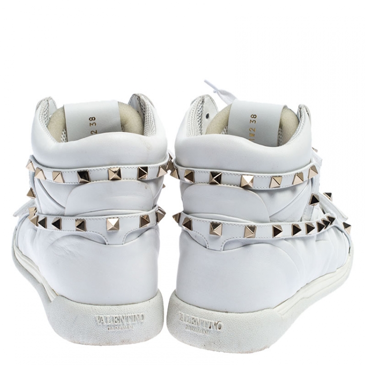 مملوكة مسبقًا Valentino White Leather Rockstud Amor High Top Sneakers Size 38
