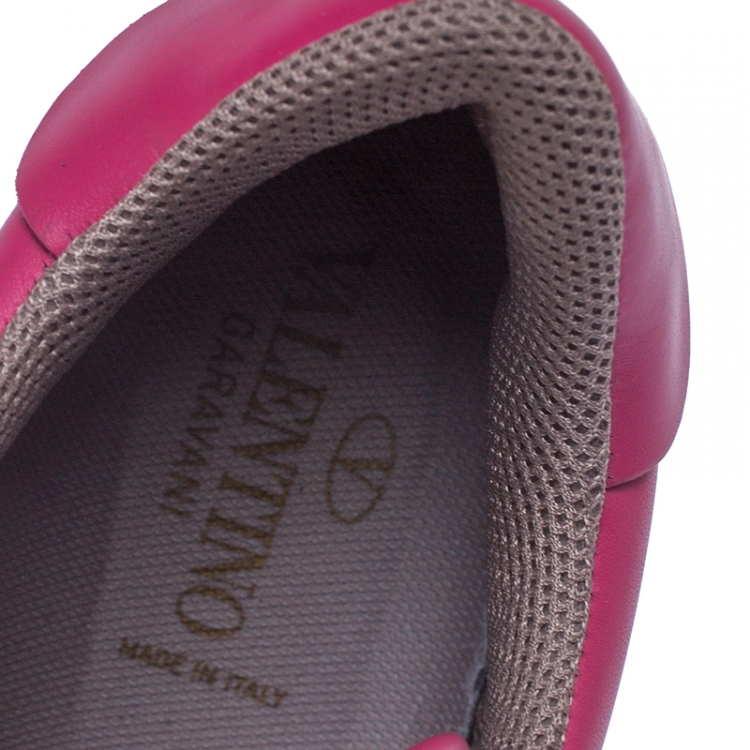 مملوكة مسبقًا Valentino Pink Leather And Suede Spike Lace Up Sneakers Size 38.5