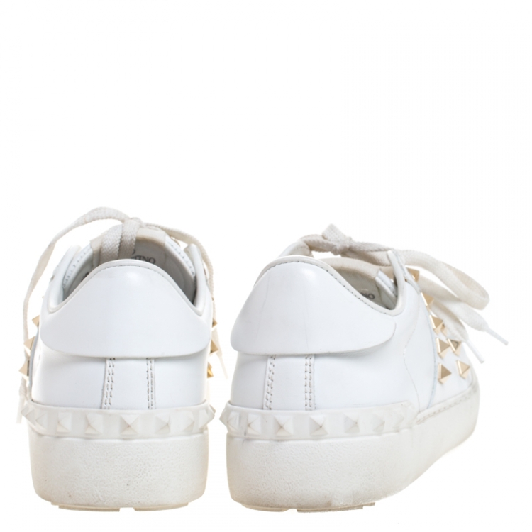 مملوكة مسبقًا Valentino White Leather Rockstud Untitled Low Top Sneakers Size 35.5